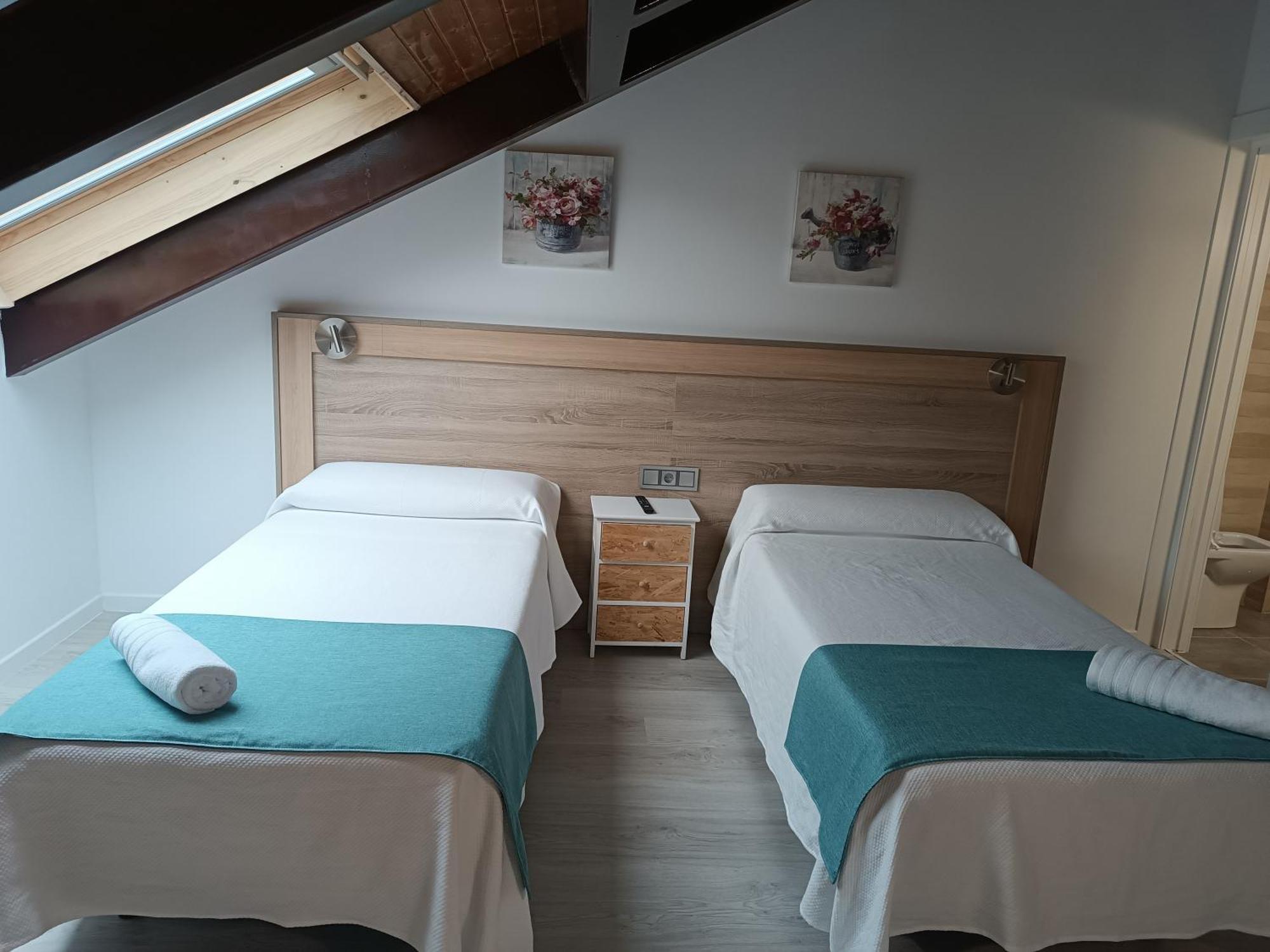 Apartamentos Turisticos Avila Puerta De Los Leales 1-2 Bagian luar foto