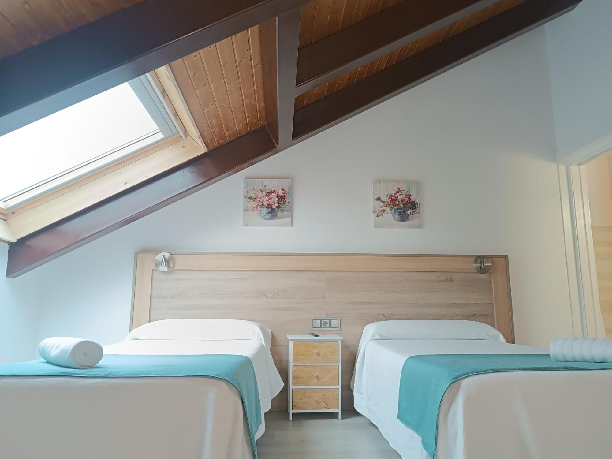 Apartamentos Turisticos Avila Puerta De Los Leales 1-2 Bagian luar foto