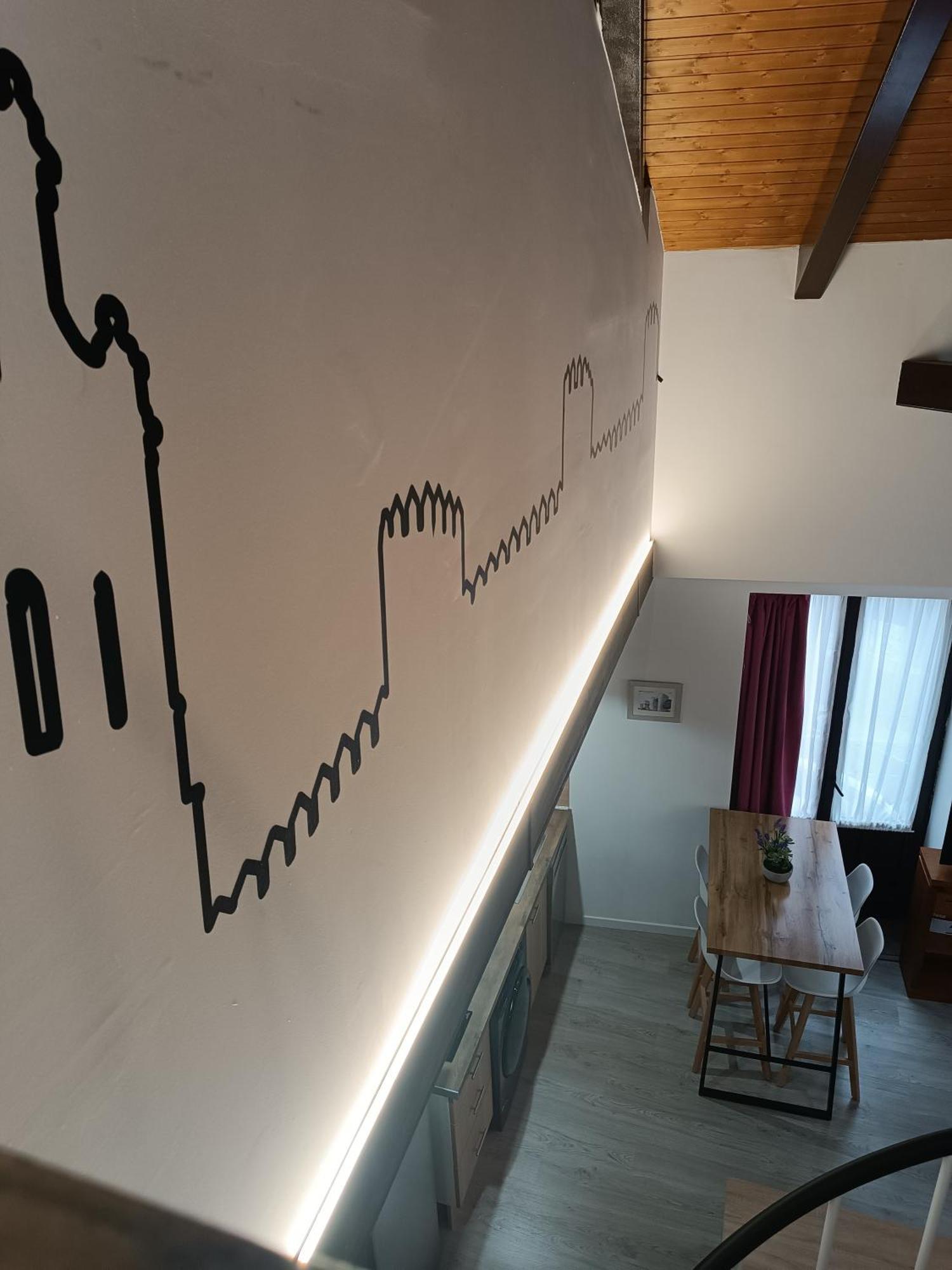 Apartamentos Turisticos Avila Puerta De Los Leales 1-2 Bagian luar foto