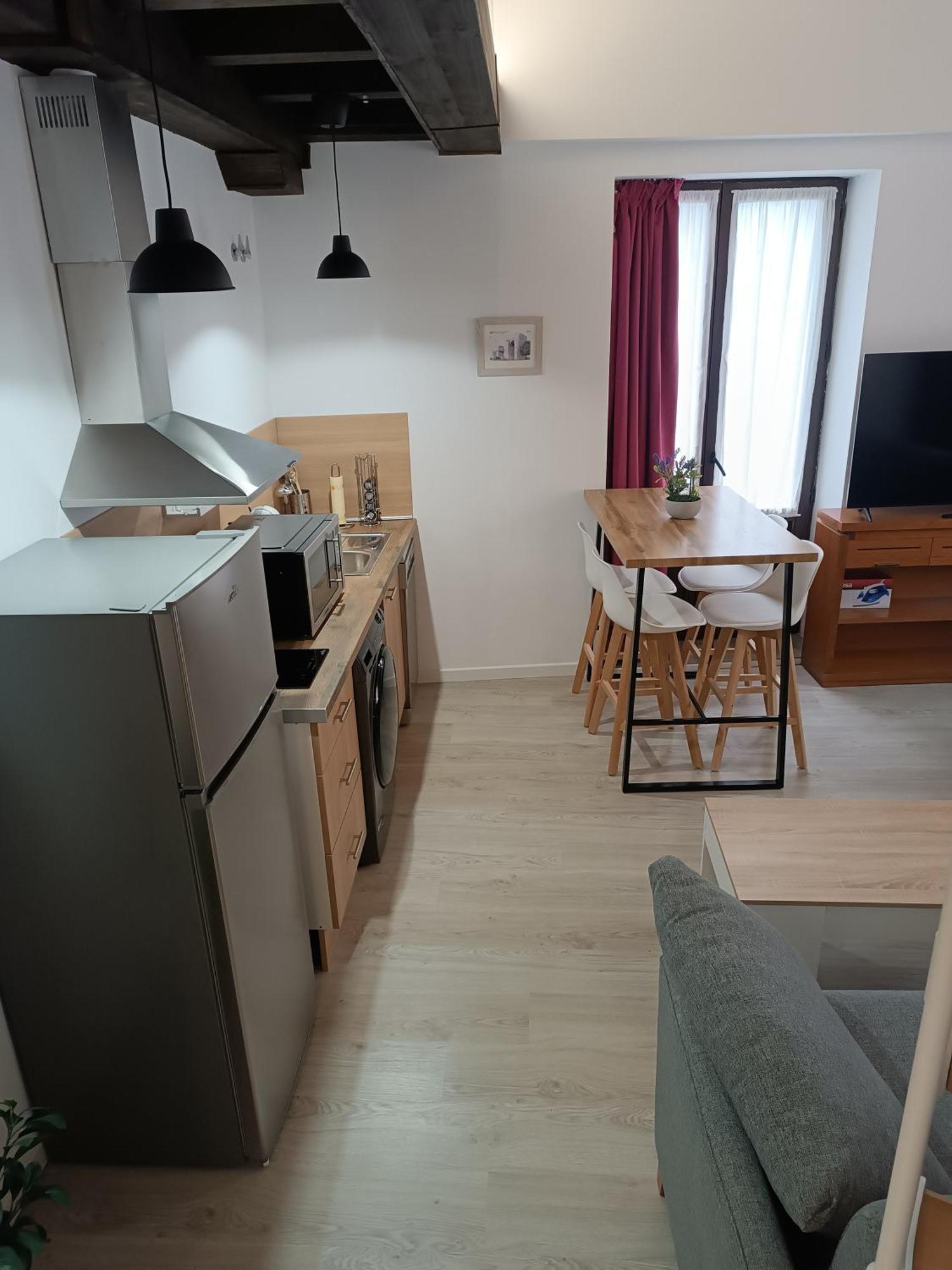 Apartamentos Turisticos Avila Puerta De Los Leales 1-2 Bagian luar foto