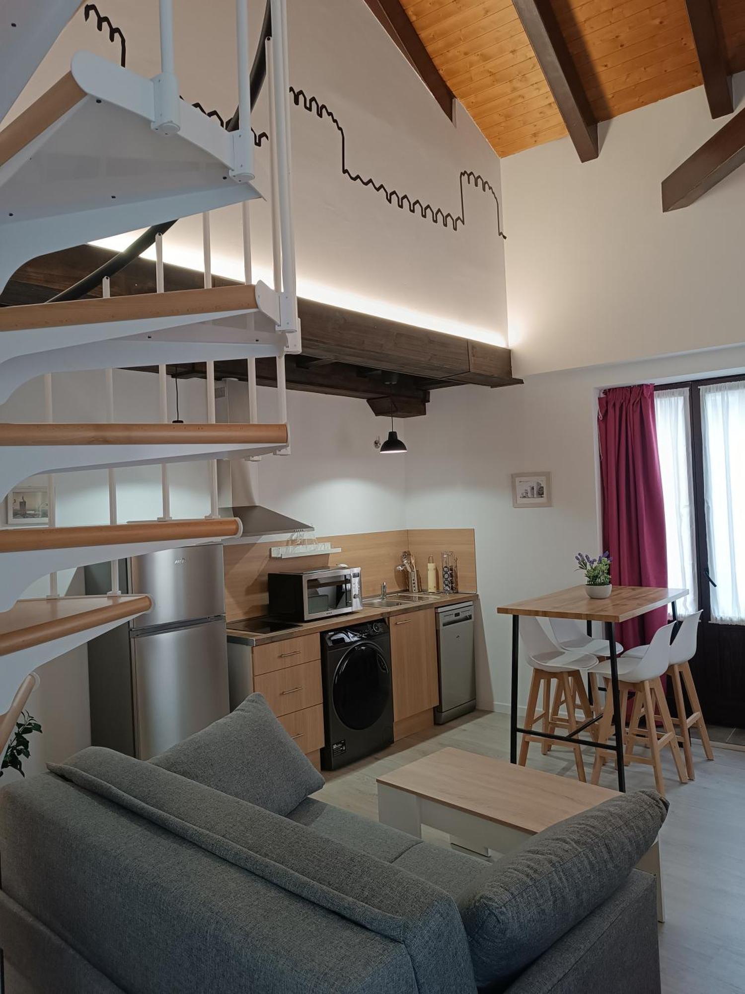 Apartamentos Turisticos Avila Puerta De Los Leales 1-2 Bagian luar foto
